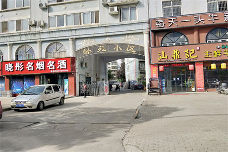 瀚香苑电梯好楼层采光刺眼送储藏室首付35万豪华装修。.。